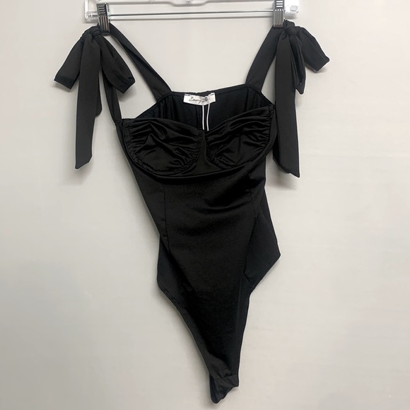 Emery Park Ruched bust tie strap black bodysuit Sz S - Picture 2 of 5
